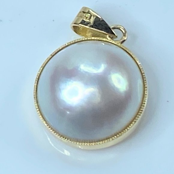 Jewelry - JR7993 18KYG Lustrous Japanese Mabe Pearl pendant 3.5g